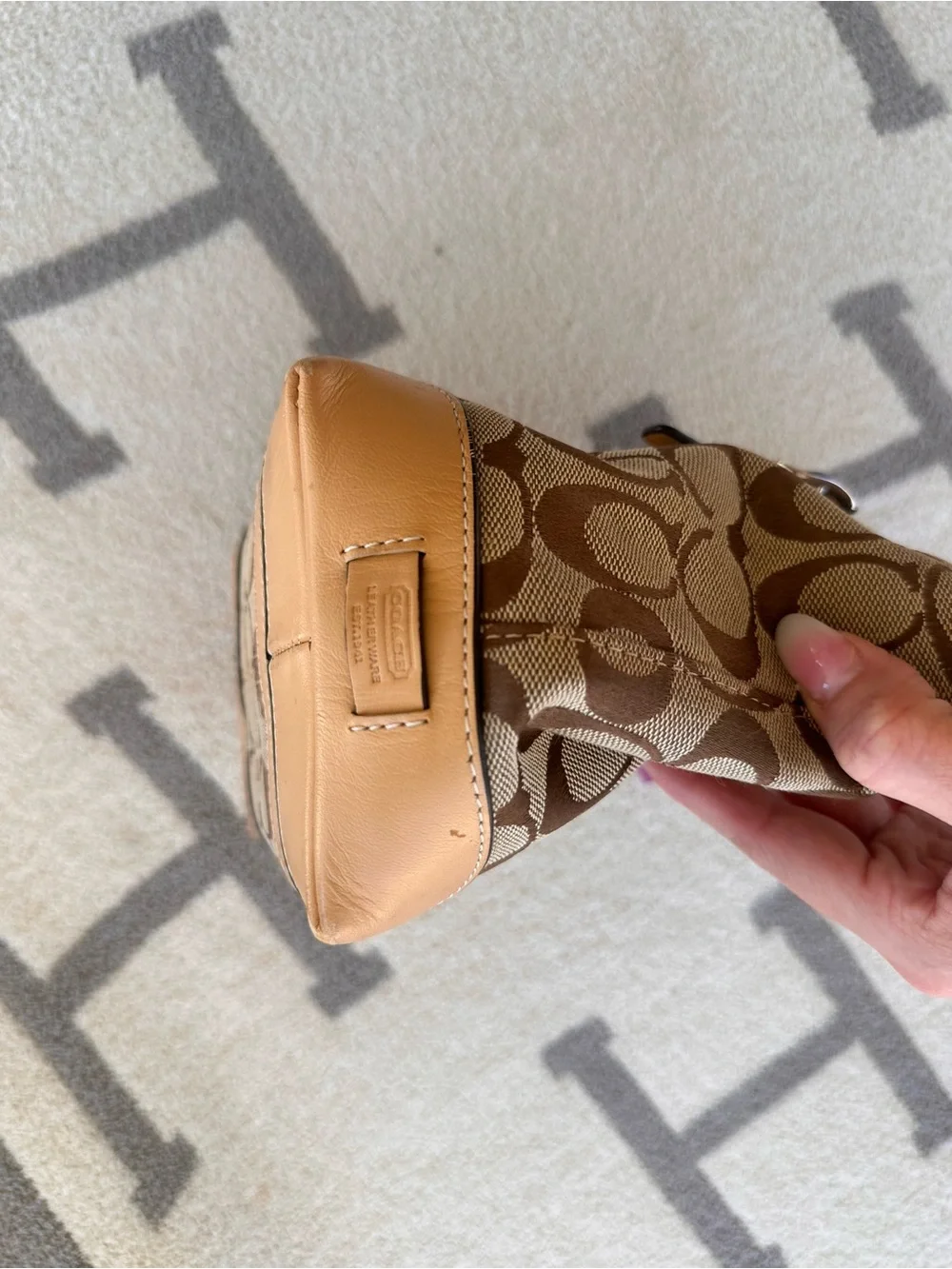 Coach Brown Signature Canvas Shoulder Bag with Tan Trim 2002 Hampton Coach tote